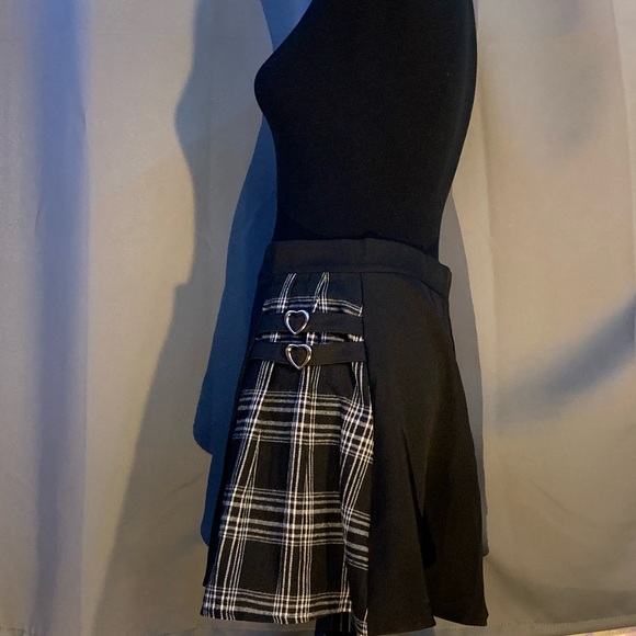 ROMWE Sweetness contrast plaid hearted skirt never worn still with tags - Picture 3 of 9